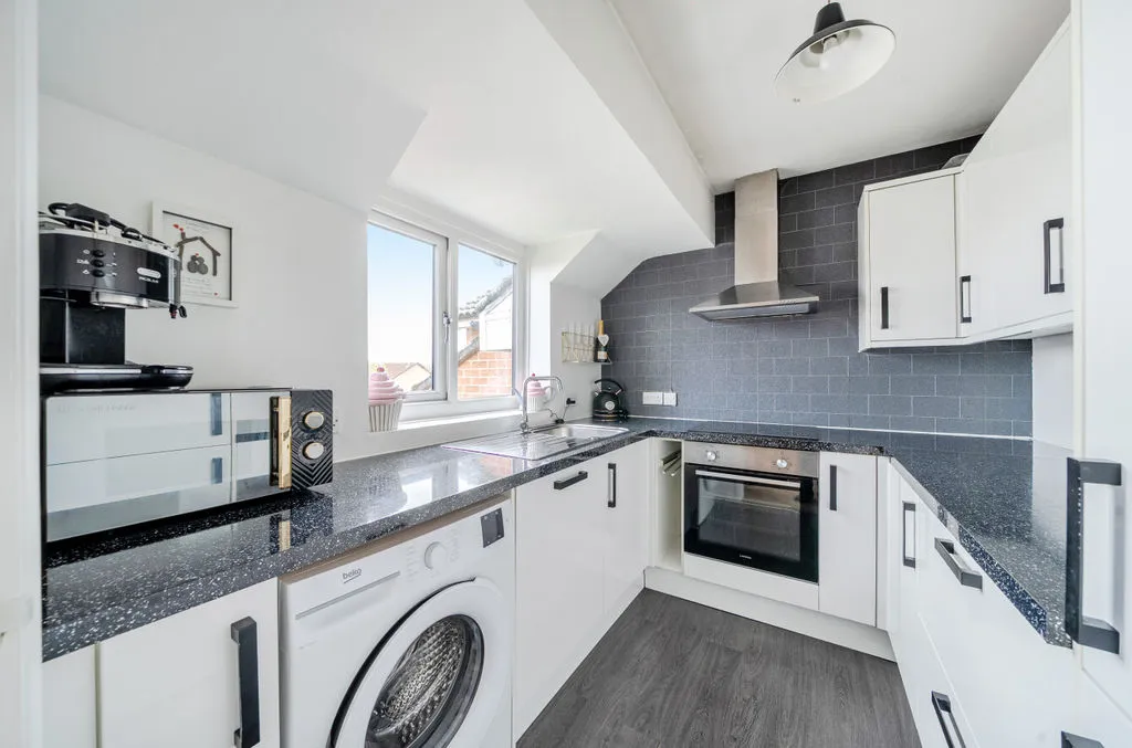 6 Foxglove Way, Wallington SM6 7FJ, photo 6