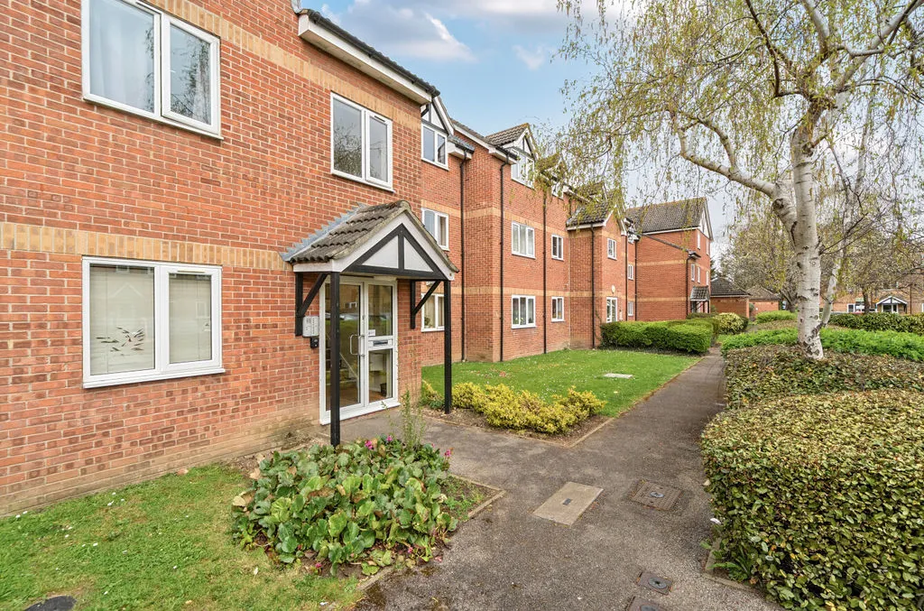 6 Foxglove Way, Wallington SM6 7FJ, photo 2