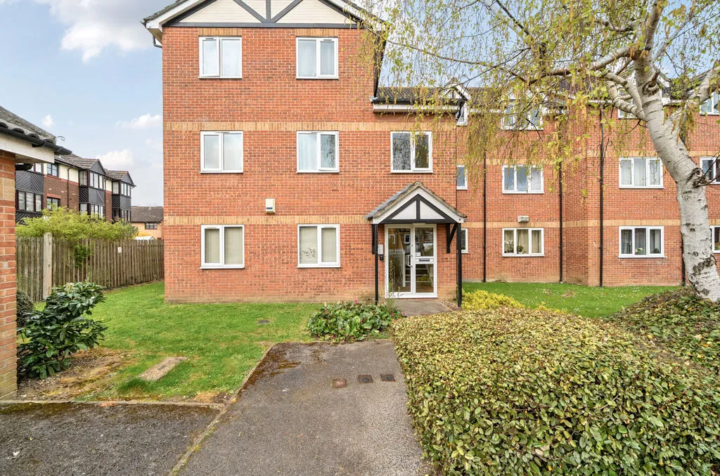 6 Foxglove Way, Wallington SM6 7FJ, photo 14