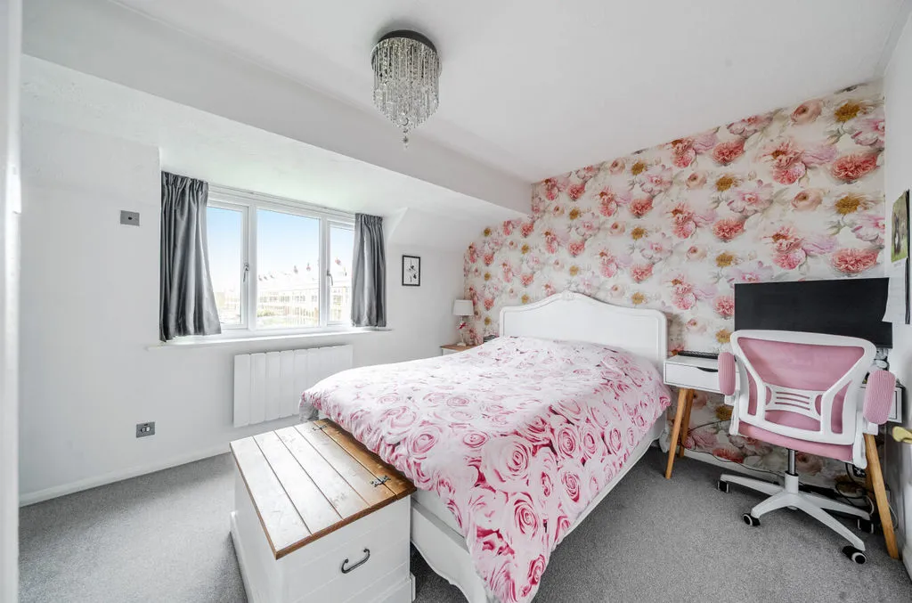 6 Foxglove Way, Wallington SM6 7FJ, photo 7