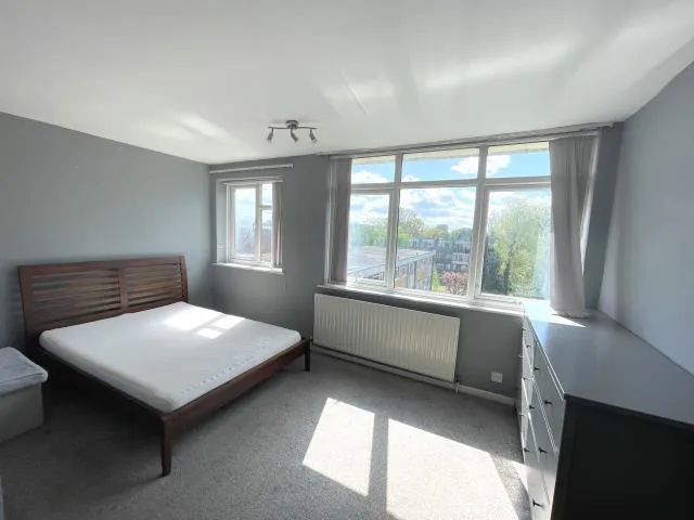 Radstone Court, Woking, GU22, photo 11