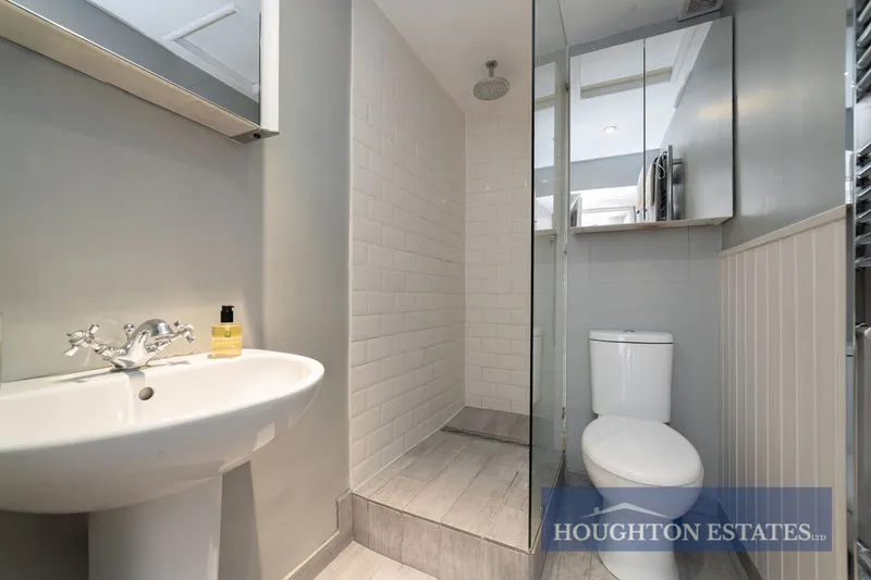 Warwick Avenue, Little Venice W9 2PR, photo 11