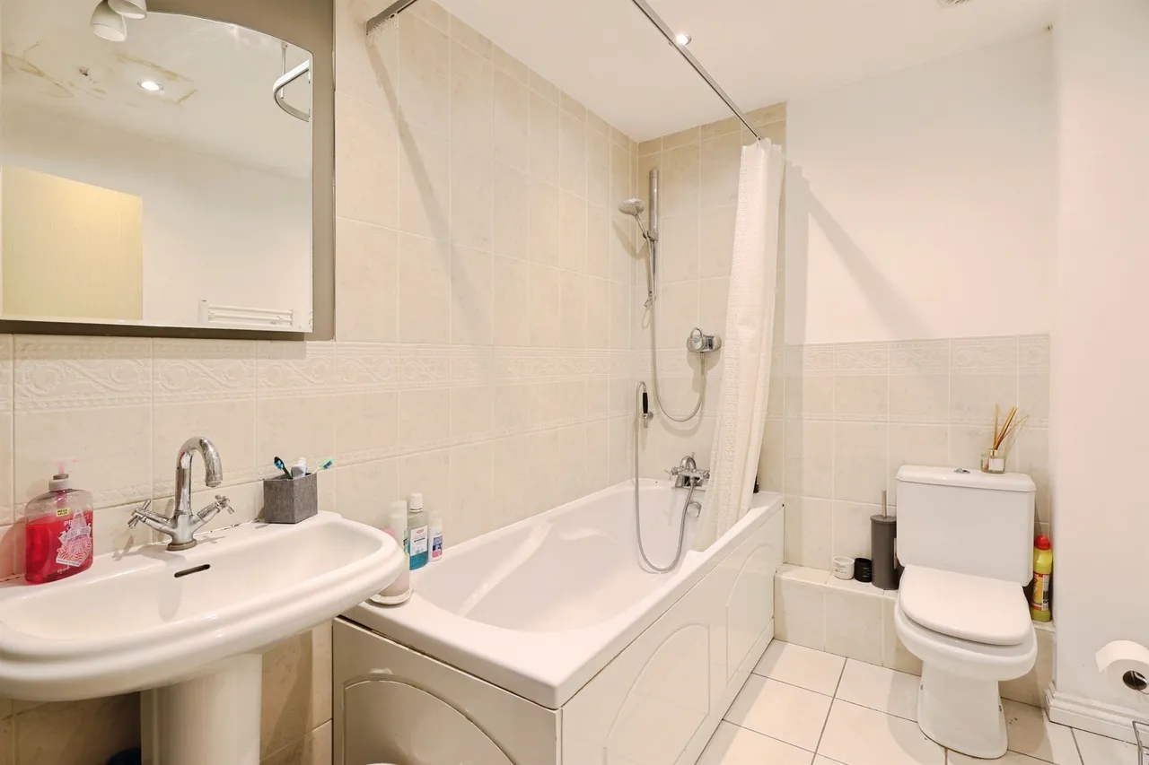 Rickmansworth Road, Watford, photo 6