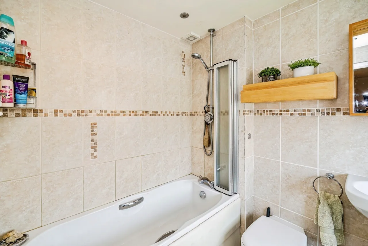 Winterton Drive, AYLESBURY, Buckinghamshire, HP21, photo 6
