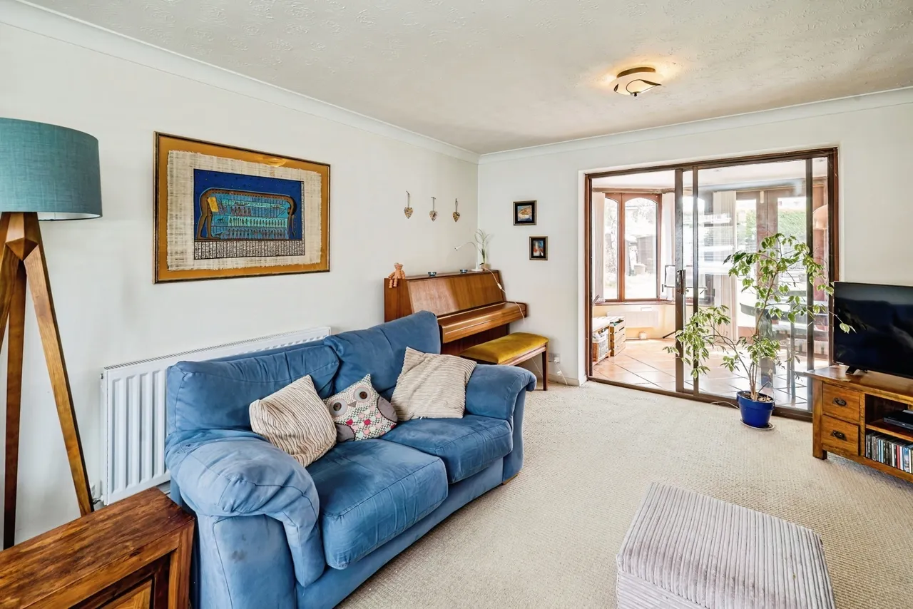 Winterton Drive, AYLESBURY, Buckinghamshire, HP21, photo 3