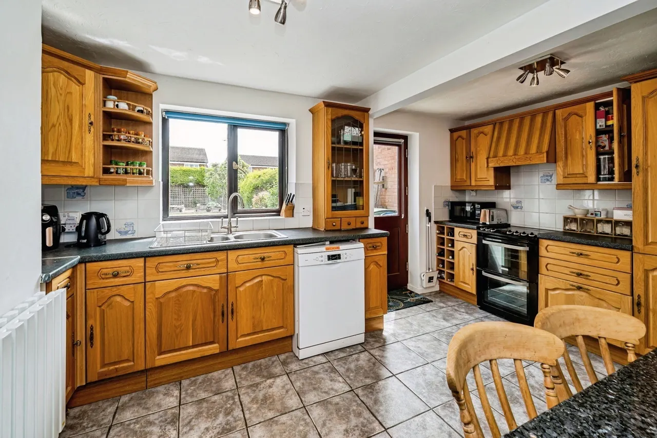 Winterton Drive, AYLESBURY, Buckinghamshire, HP21, photo 11