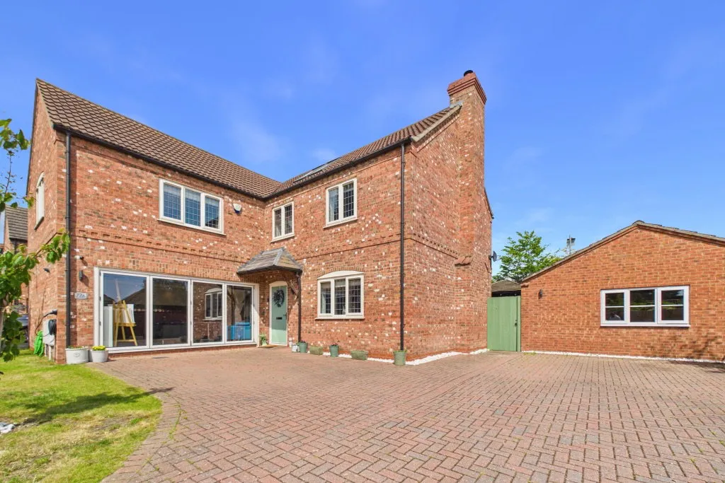 5 bed house for sale, Newark Road, North Hykeham, LN6