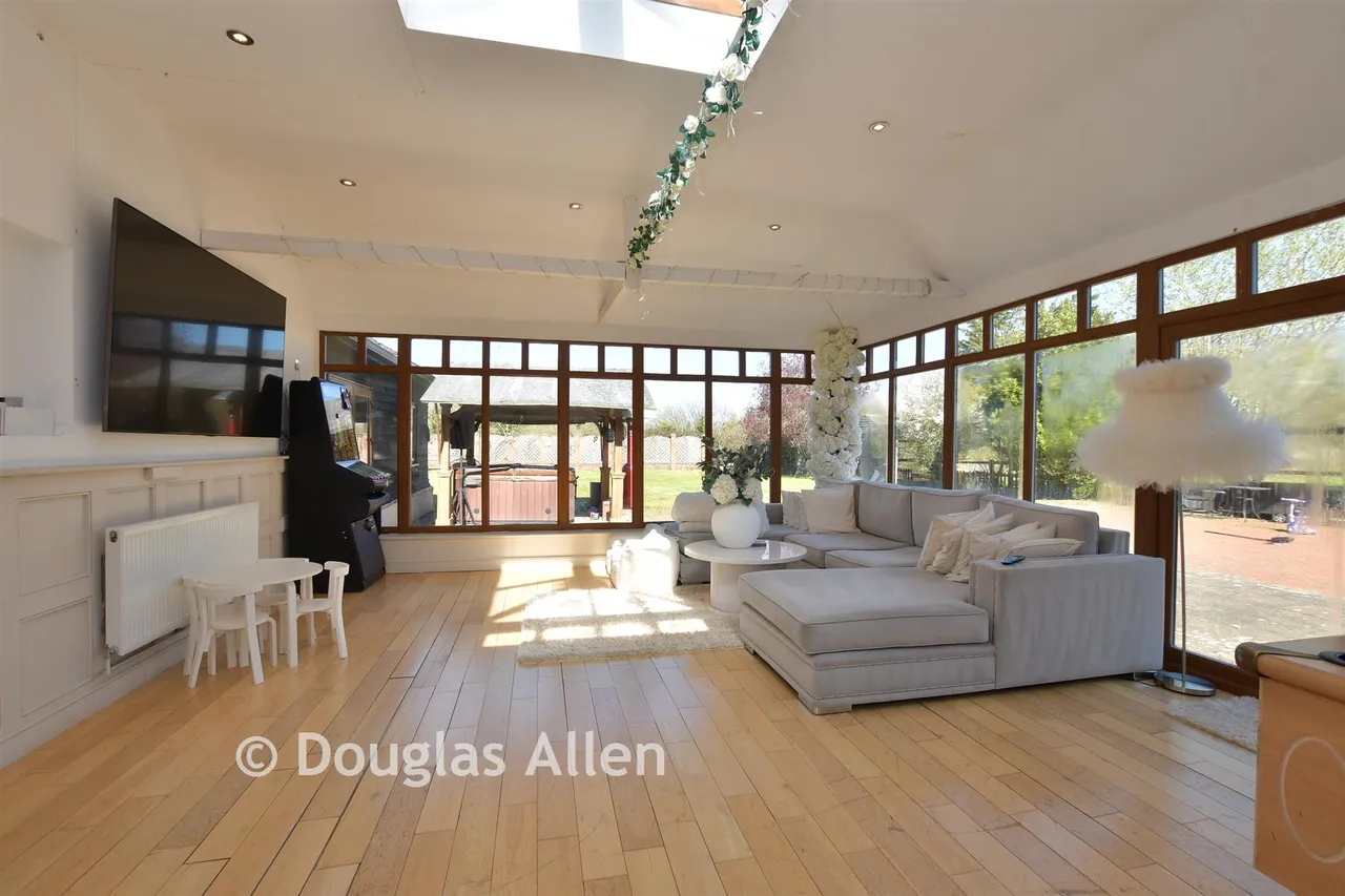 Ashwells Road, Pilgrims Hatch, CM15, photo 8