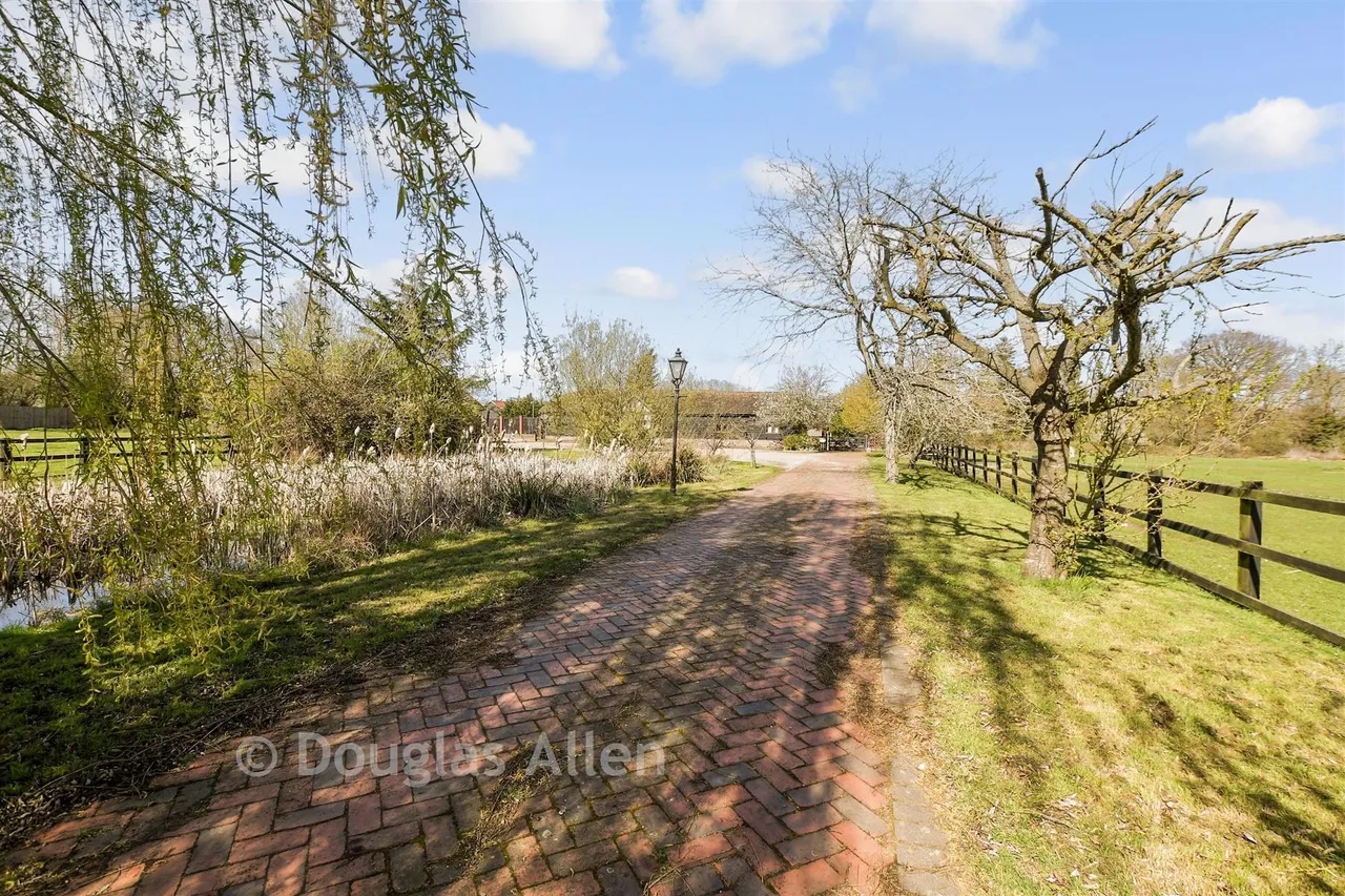 Ashwells Road, Pilgrims Hatch, CM15, photo 24