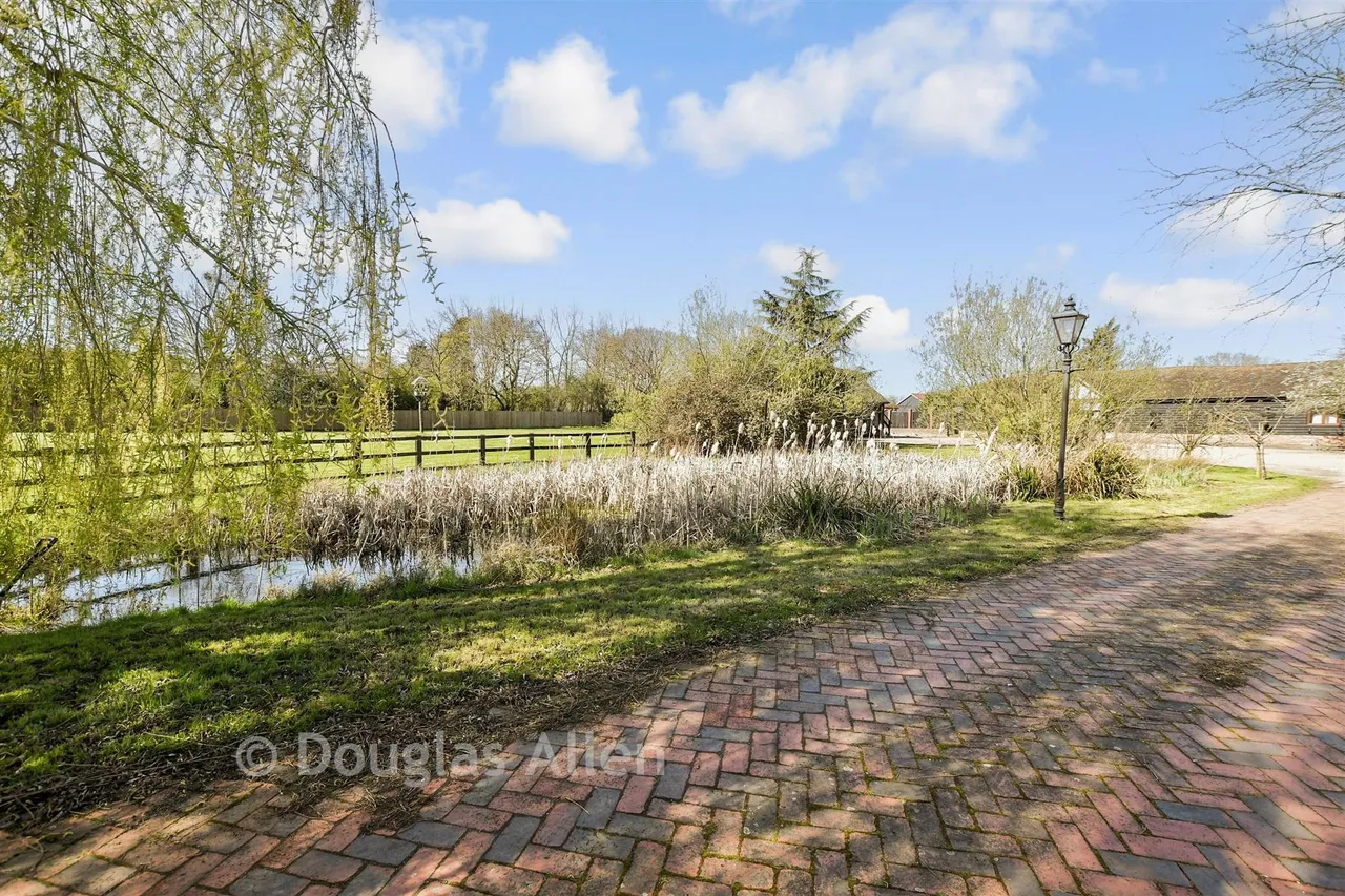 Ashwells Road, Pilgrims Hatch, CM15, photo 23