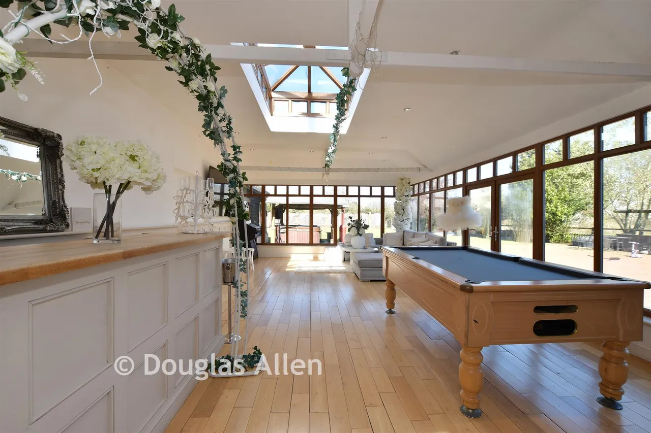 Ashwells Road, Pilgrims Hatch, CM15, photo 7