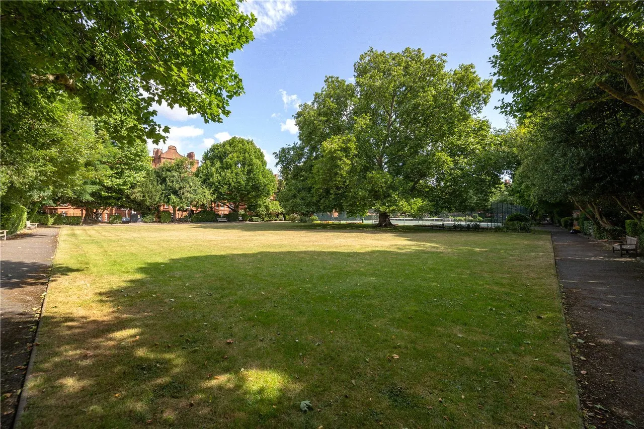 Queen's Club Gardens, London, W14, photo 2