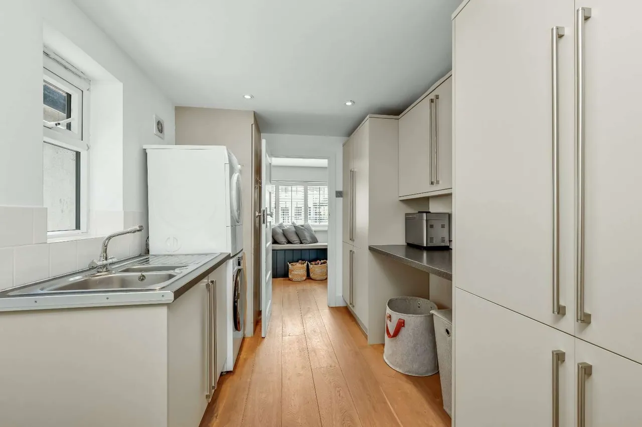 The Woodlands, Esher, Surrey, KT10 8DD, photo 11