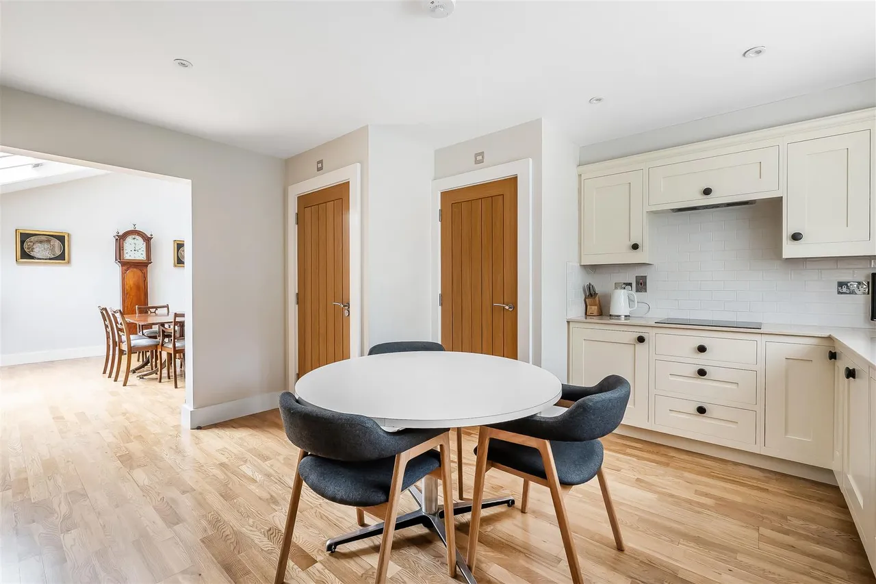 Horsham Road, Dorking, RH4, photo 18
