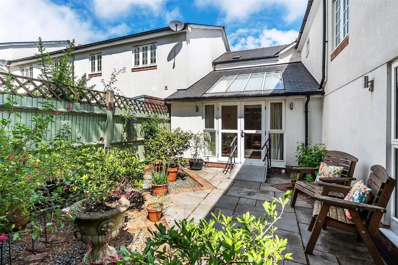 Horsham Road, Dorking, RH4, photo 8