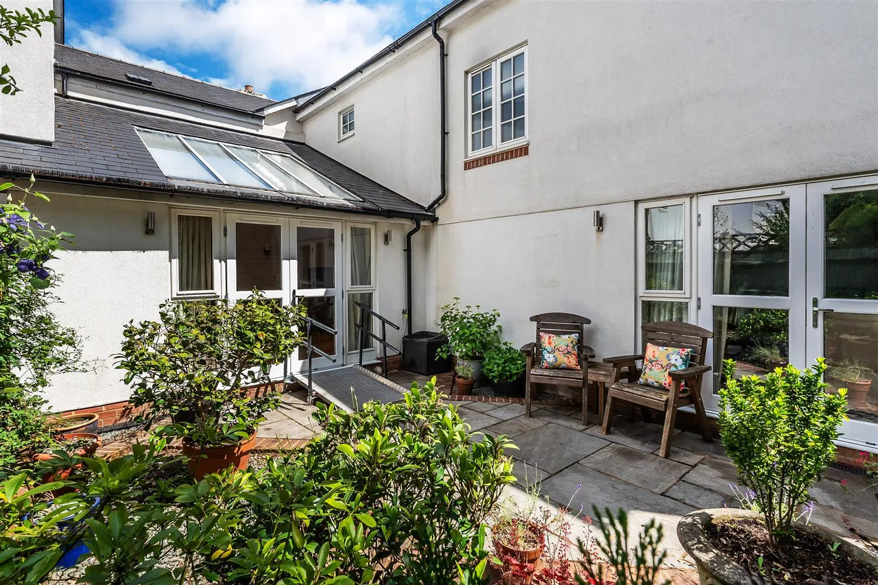 Horsham Road, Dorking, RH4, photo 20