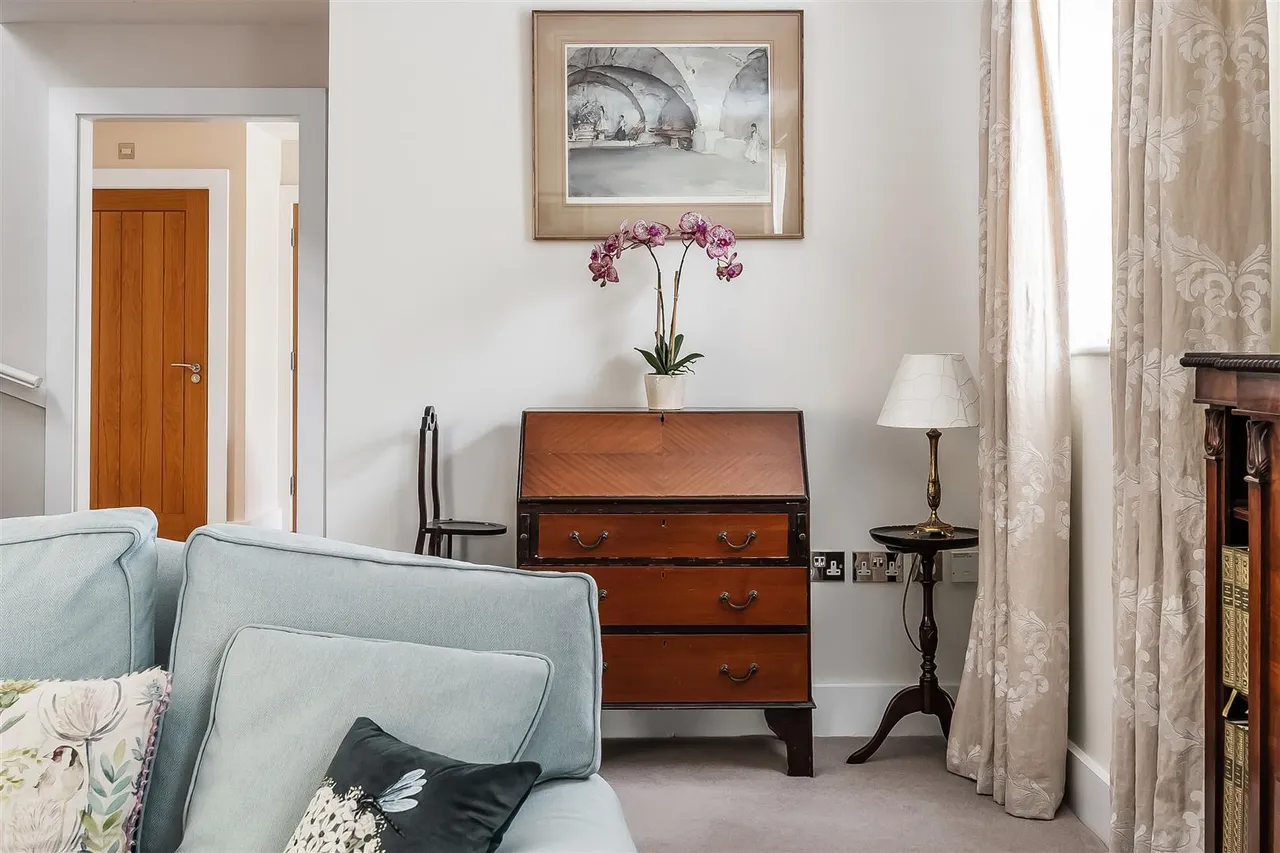 Horsham Road, Dorking, RH4, photo 17