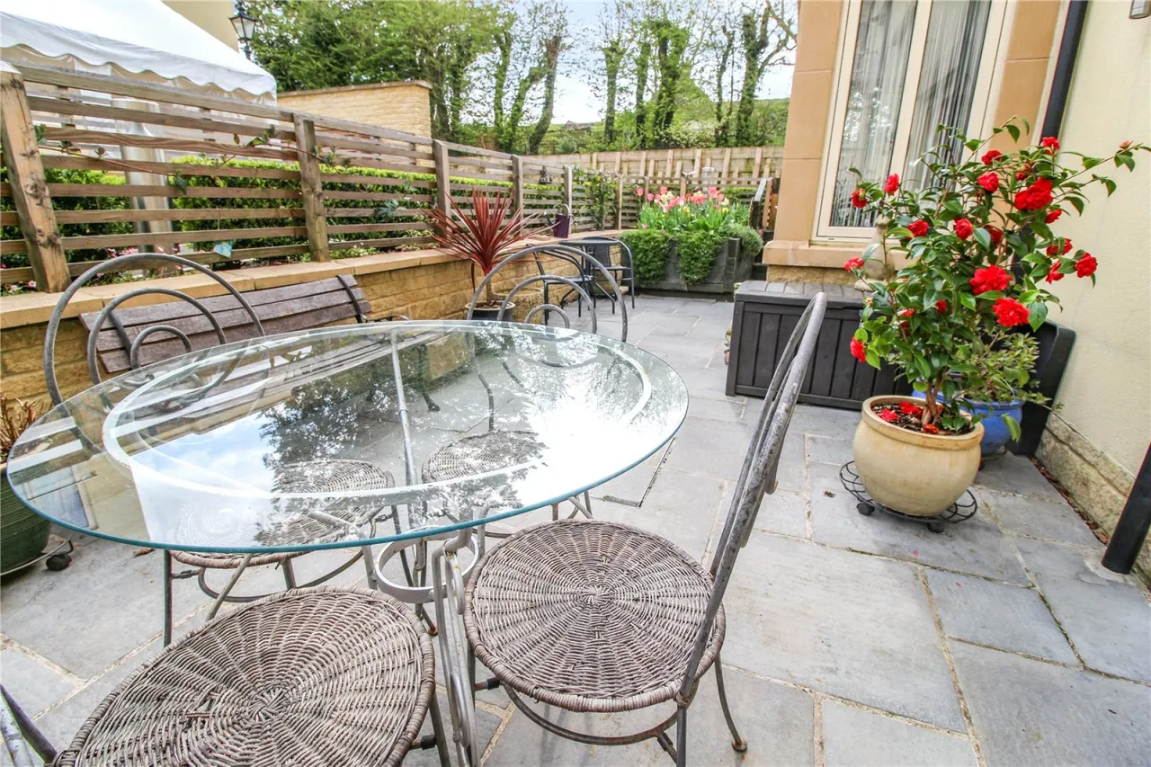 Stratton Court, Stratton, GL7, photo 4