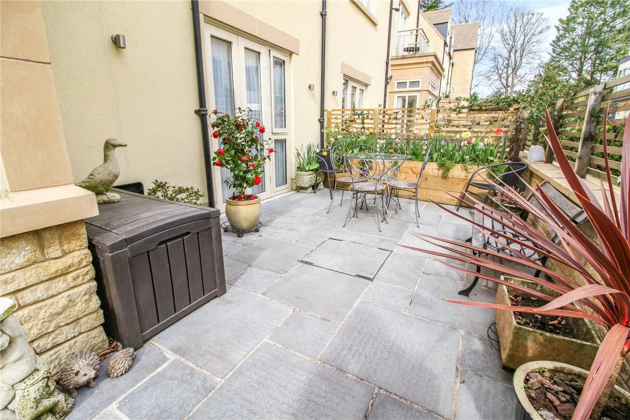 Stratton Court, Stratton, GL7, photo 2