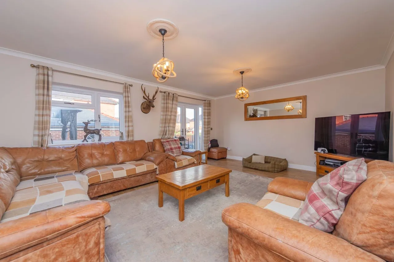 The Ridgeway, Marchwiel, LL13, photo 10
