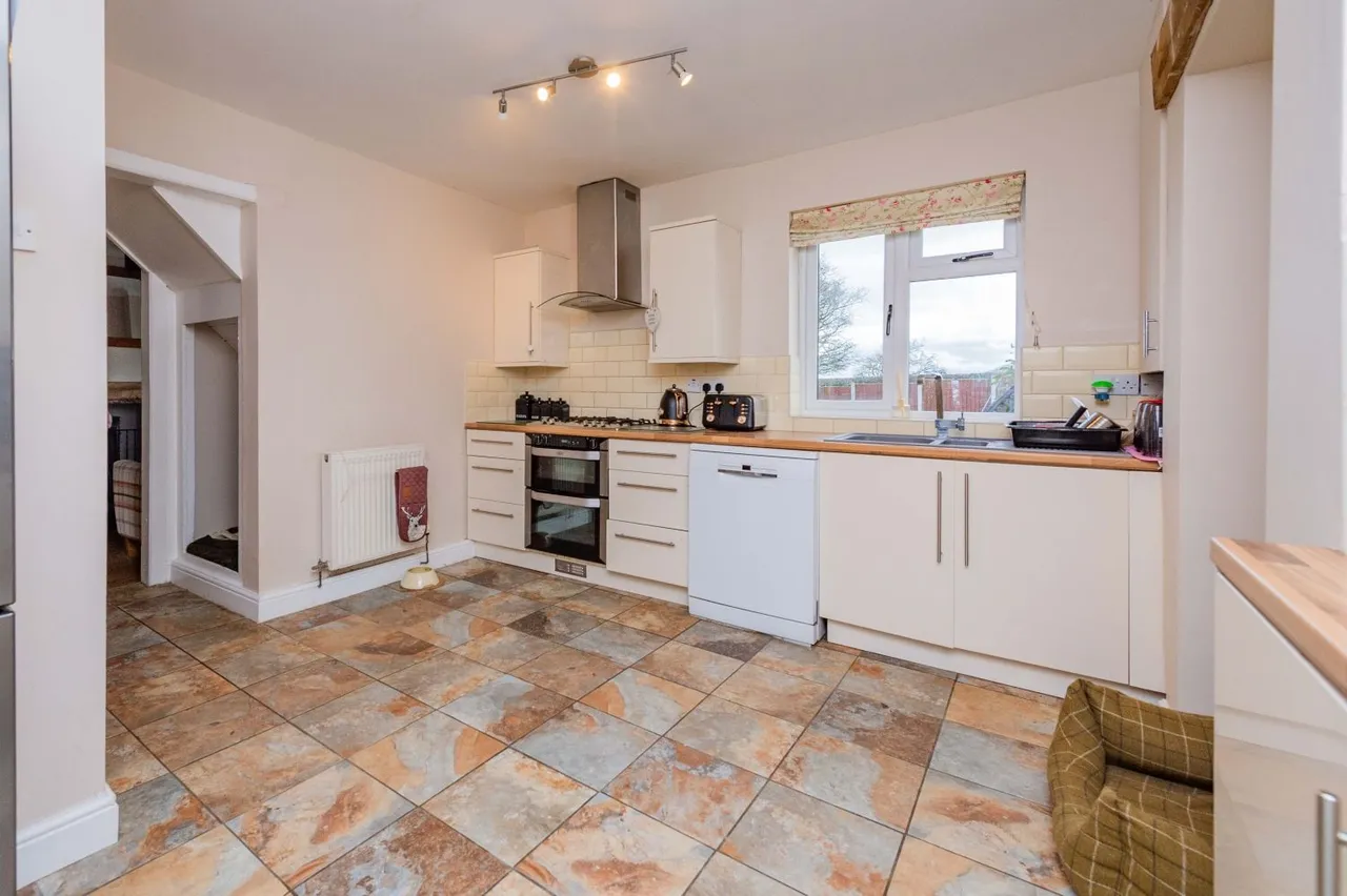The Ridgeway, Marchwiel, LL13, photo 8