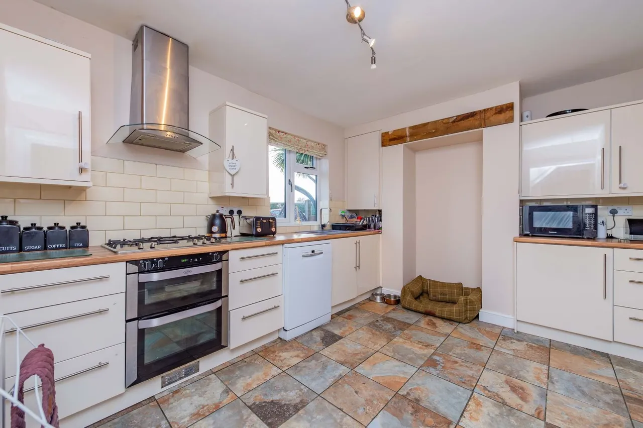 The Ridgeway, Marchwiel, LL13, photo 6