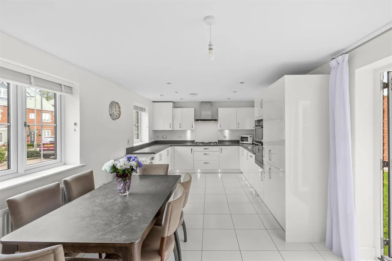 Doolittle Avenue, High Wycombe, HP11, photo 3