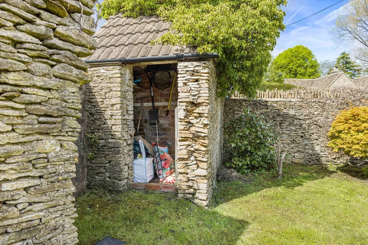 Beverston, Tetbury, Gloucestershire, GL8 8TT, photo 9