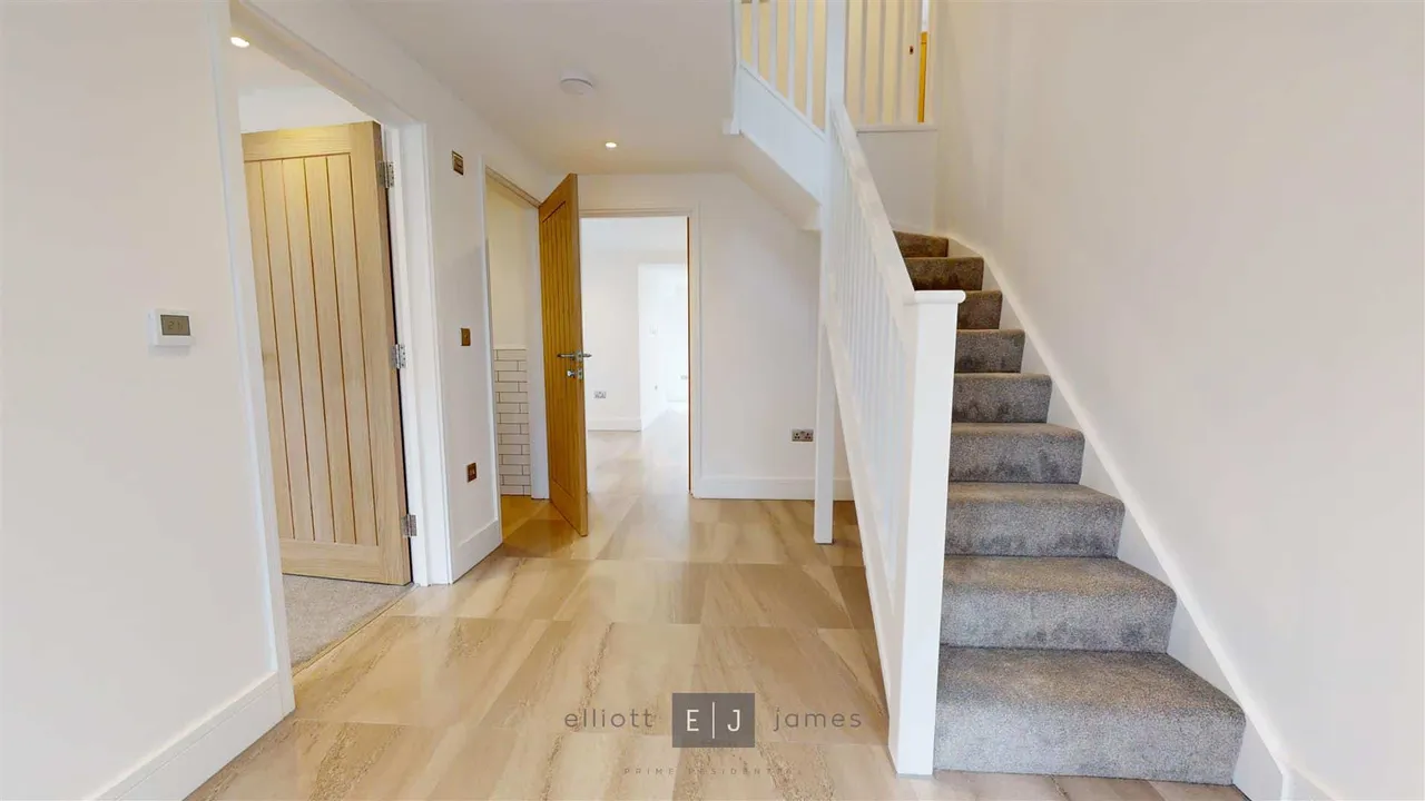 Grove Lane, Chigwell, photo 2