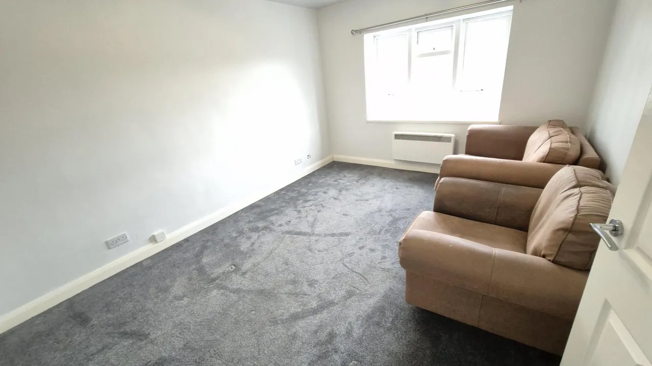 High Street South, Dunstable, LU6, photo 7