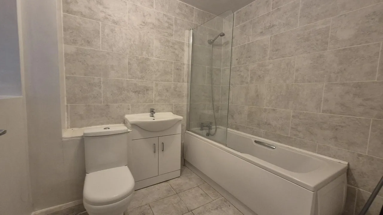 High Street South, Dunstable, LU6, photo 2