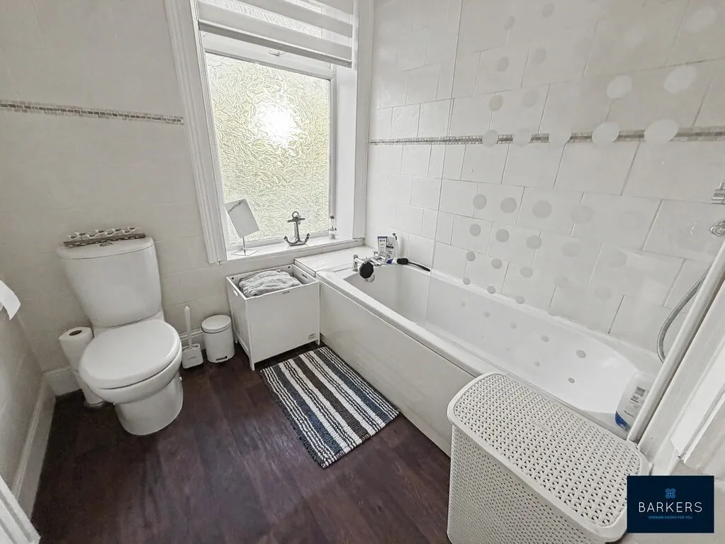 Bradford Road, Birstall, WF17, photo 11