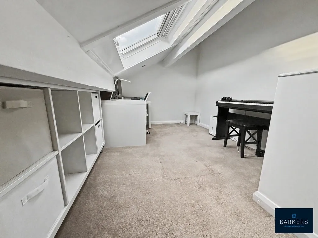 Bradford Road, Birstall, WF17, photo 14