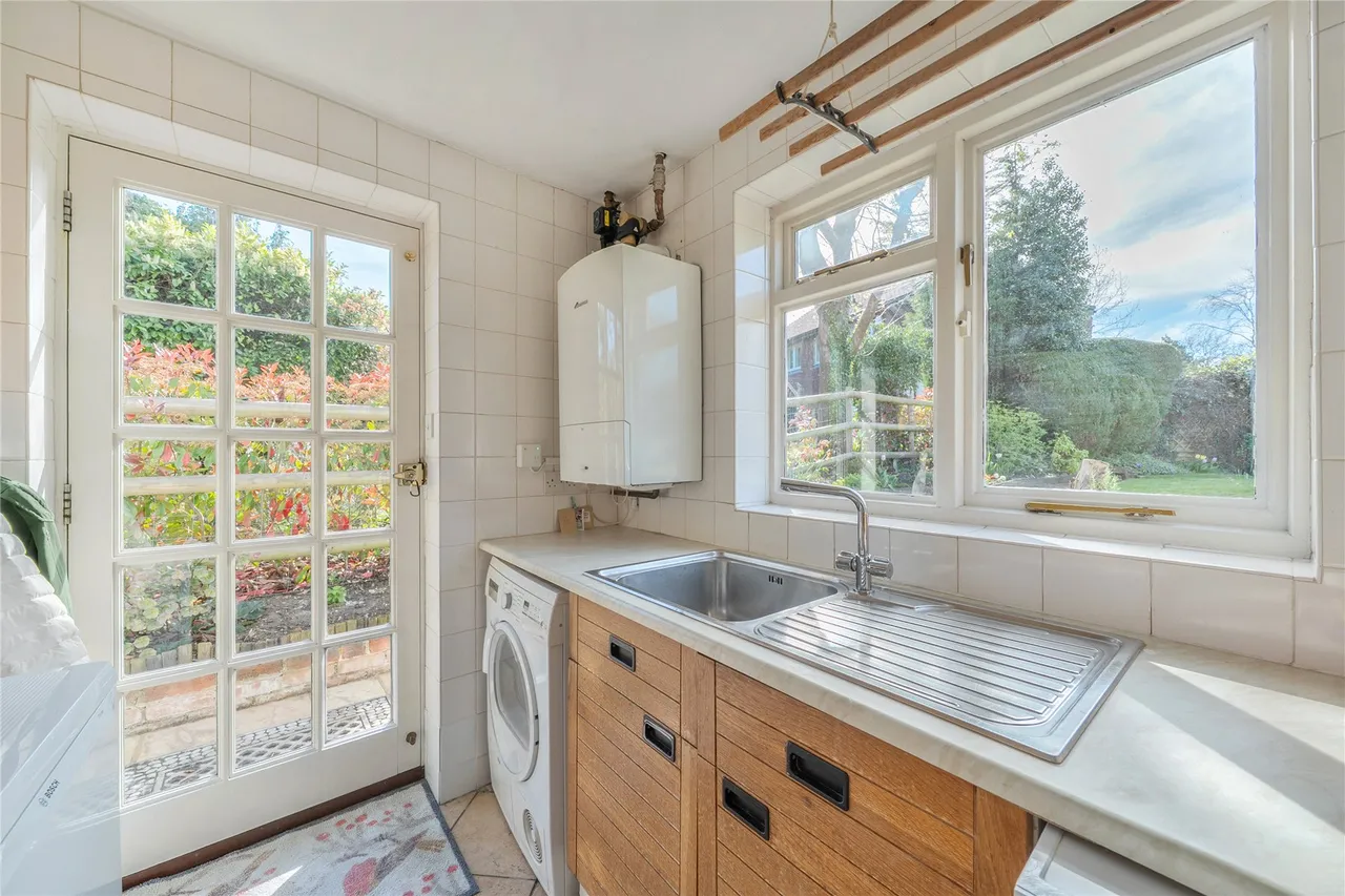 The Street, West Clandon, GU4, photo 8