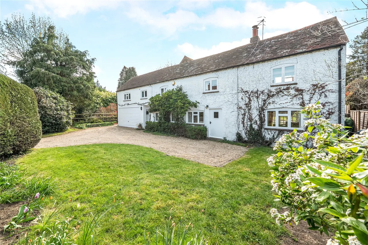 4 bed house for sale, The Street, West Clandon, GU4
