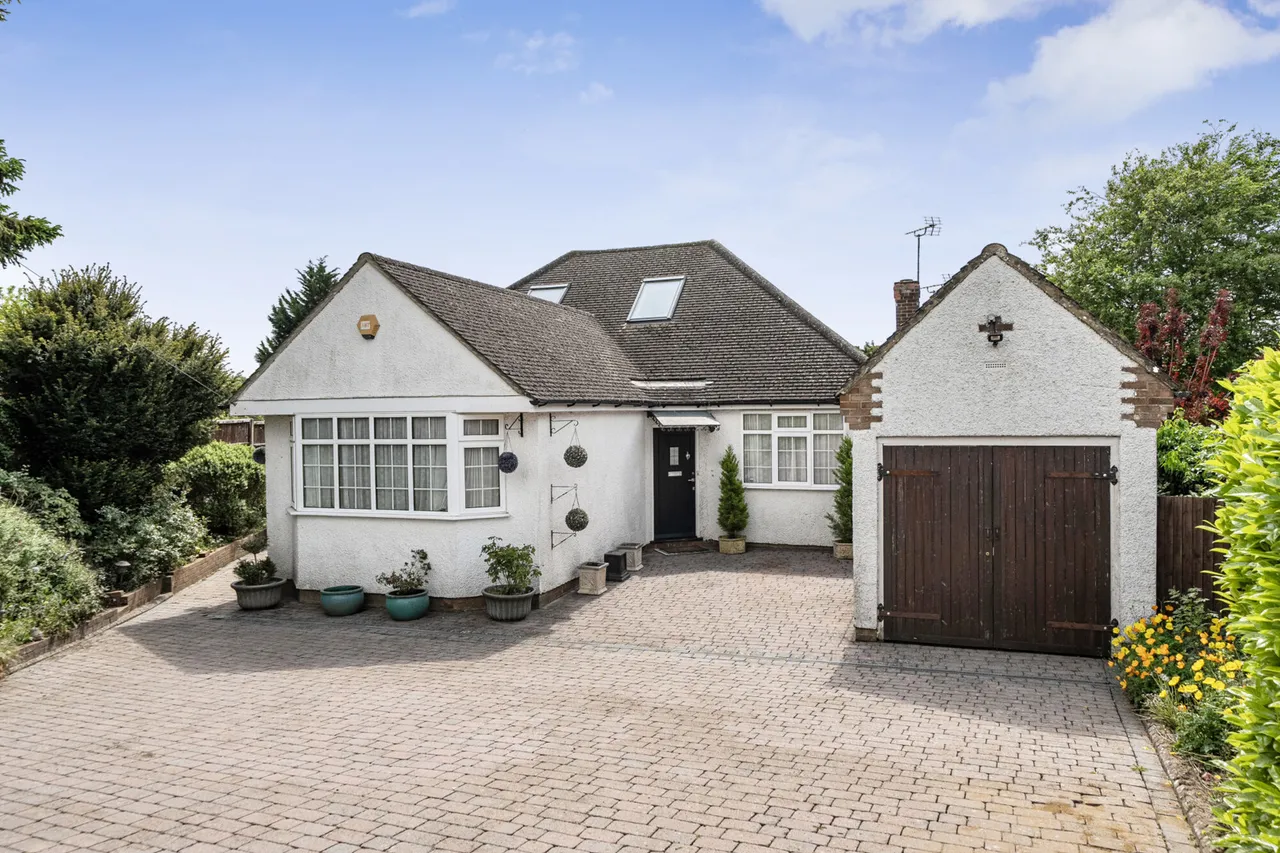 3 bed house for sale, Greenbury Close, Chorleywood, WD3