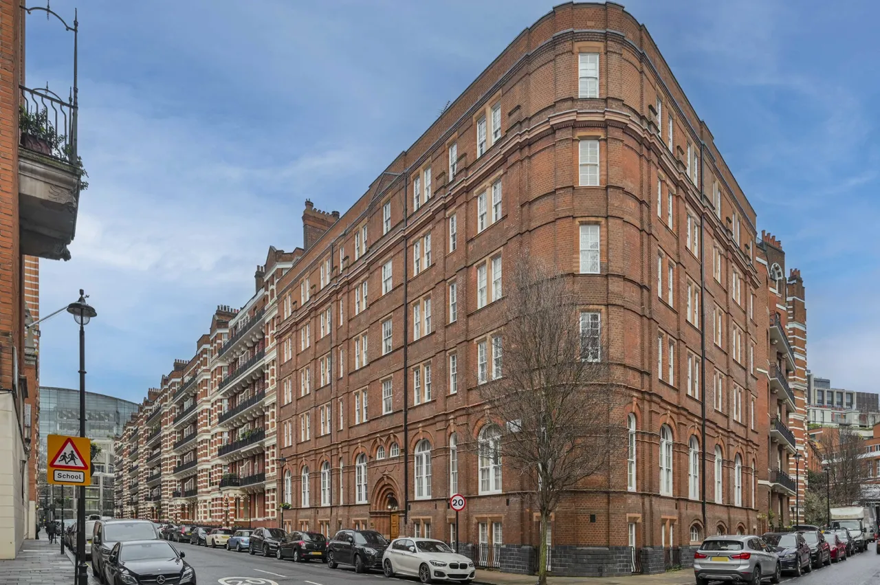 Flat 20, 1 Ambrosden Avenue, London, photo 6