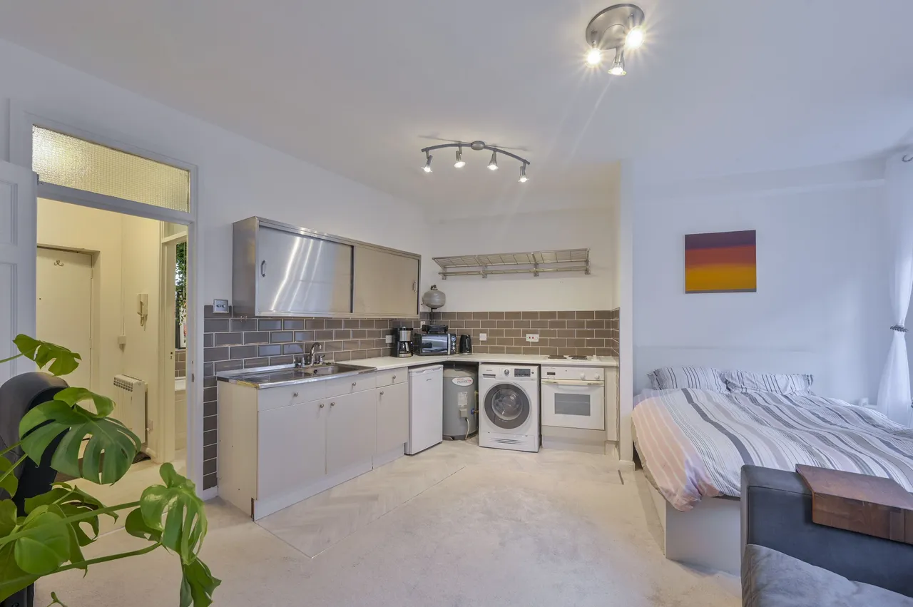 Flat 20, 1 Ambrosden Avenue, London, photo 2
