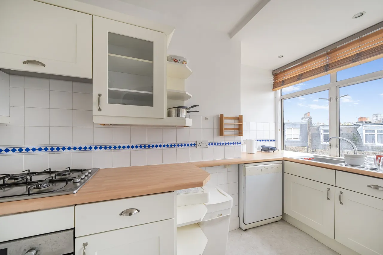Third Floor Flat, 183 Sutherland Avenue, London, photo 4
