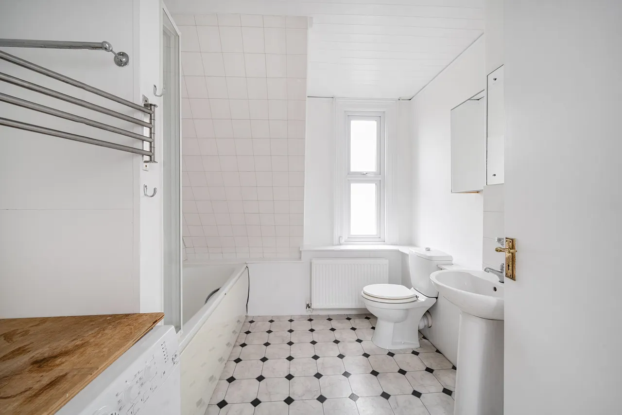 Third Floor Flat, 183 Sutherland Avenue, London, photo 10