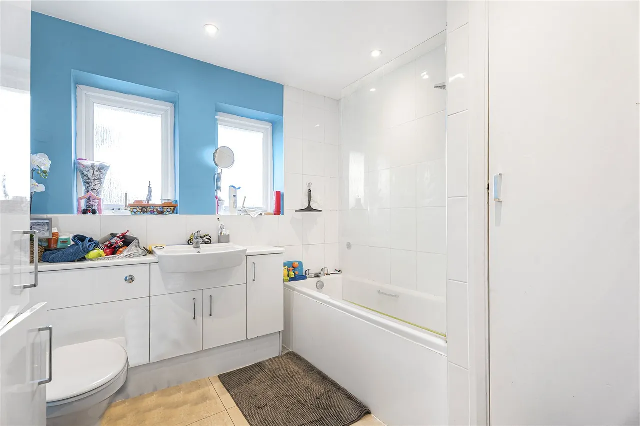 Oak Grove, Sunbury-on-Thames, TW16, photo 5