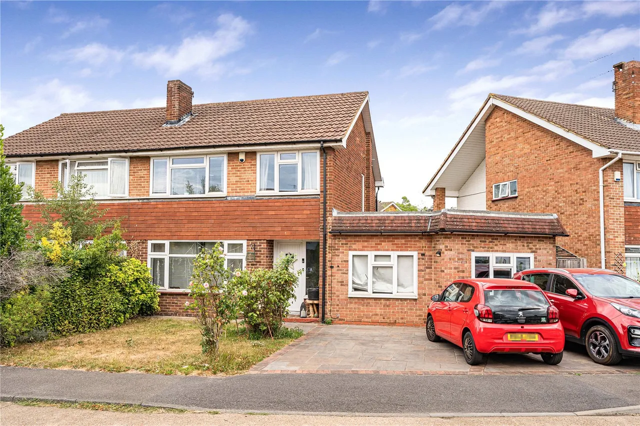 4 bed house for sale, Oak Grove, Sunbury-on-Thames, TW16
