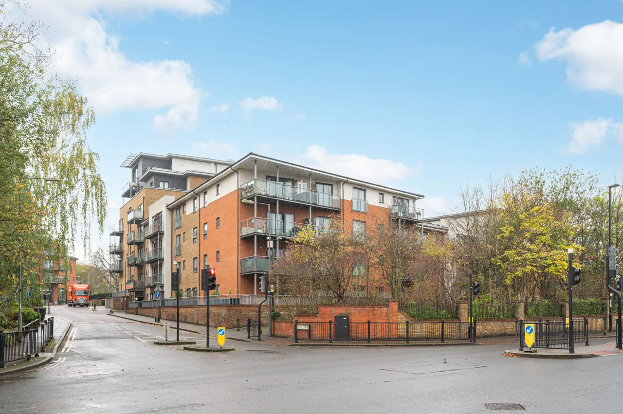 13 Catalpa Court, Hither Green Lane, London, photo 7