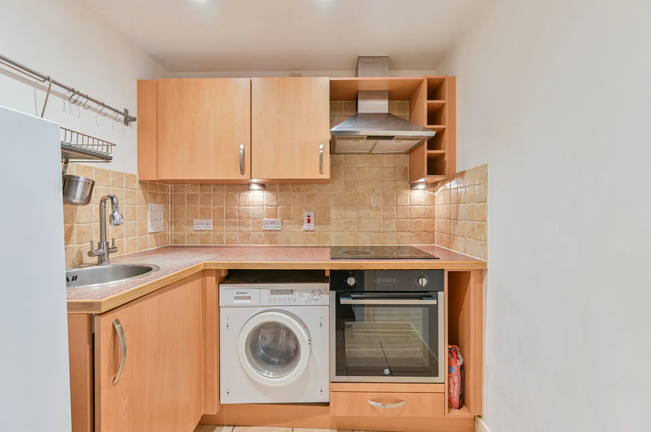 13 Catalpa Court, Hither Green Lane, London, photo 11