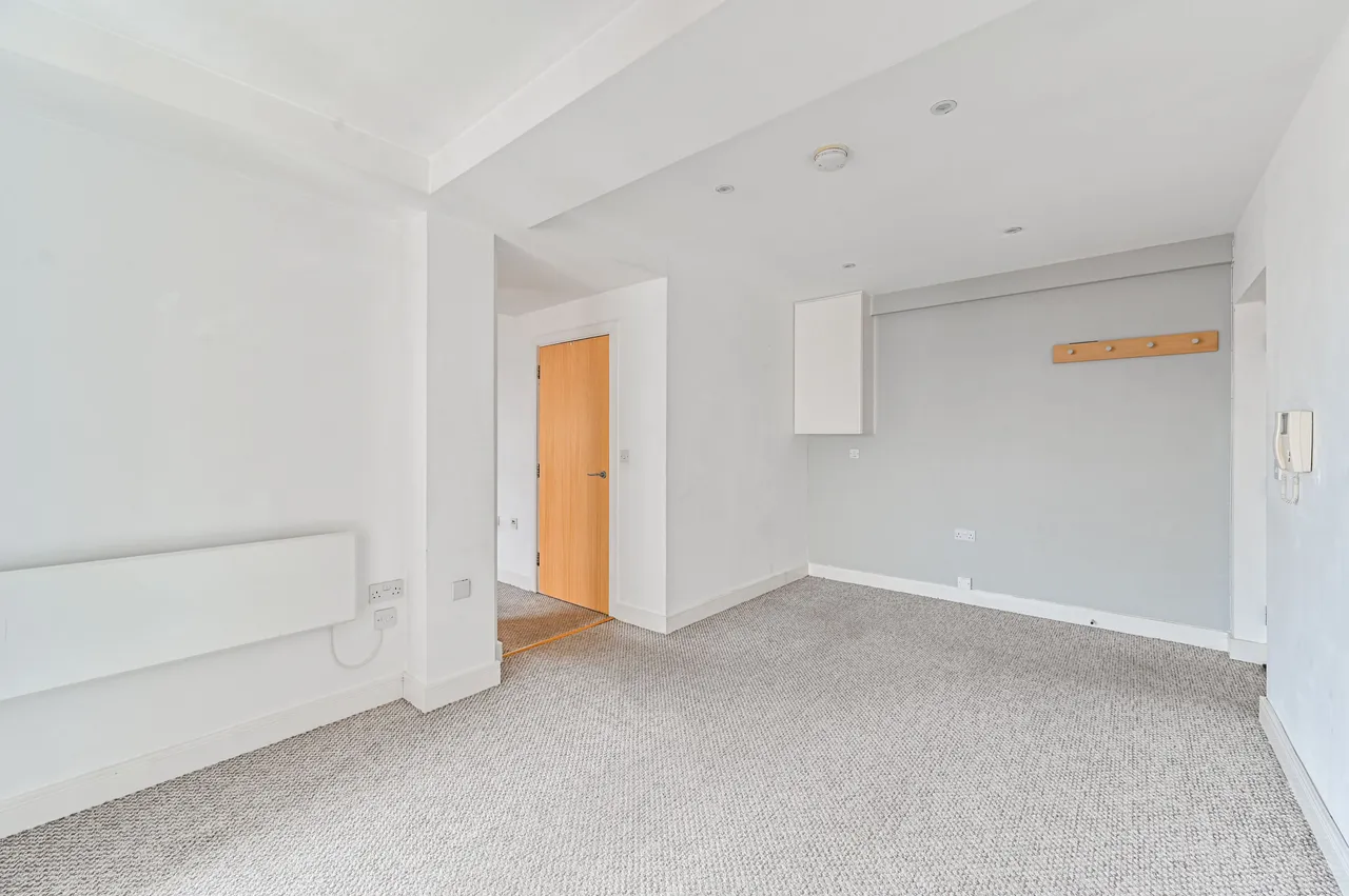 13 Catalpa Court, Hither Green Lane, London, photo 5