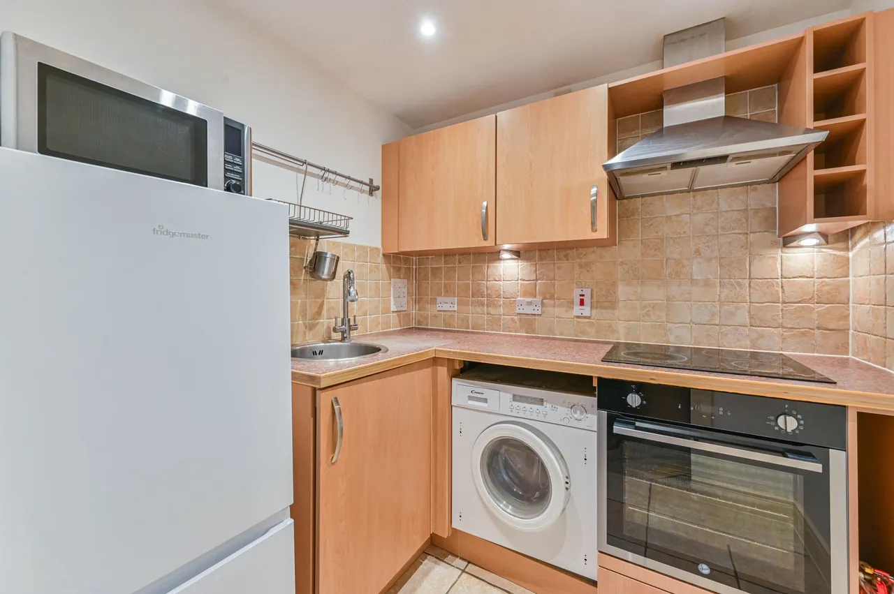 13 Catalpa Court, Hither Green Lane, London, photo 4