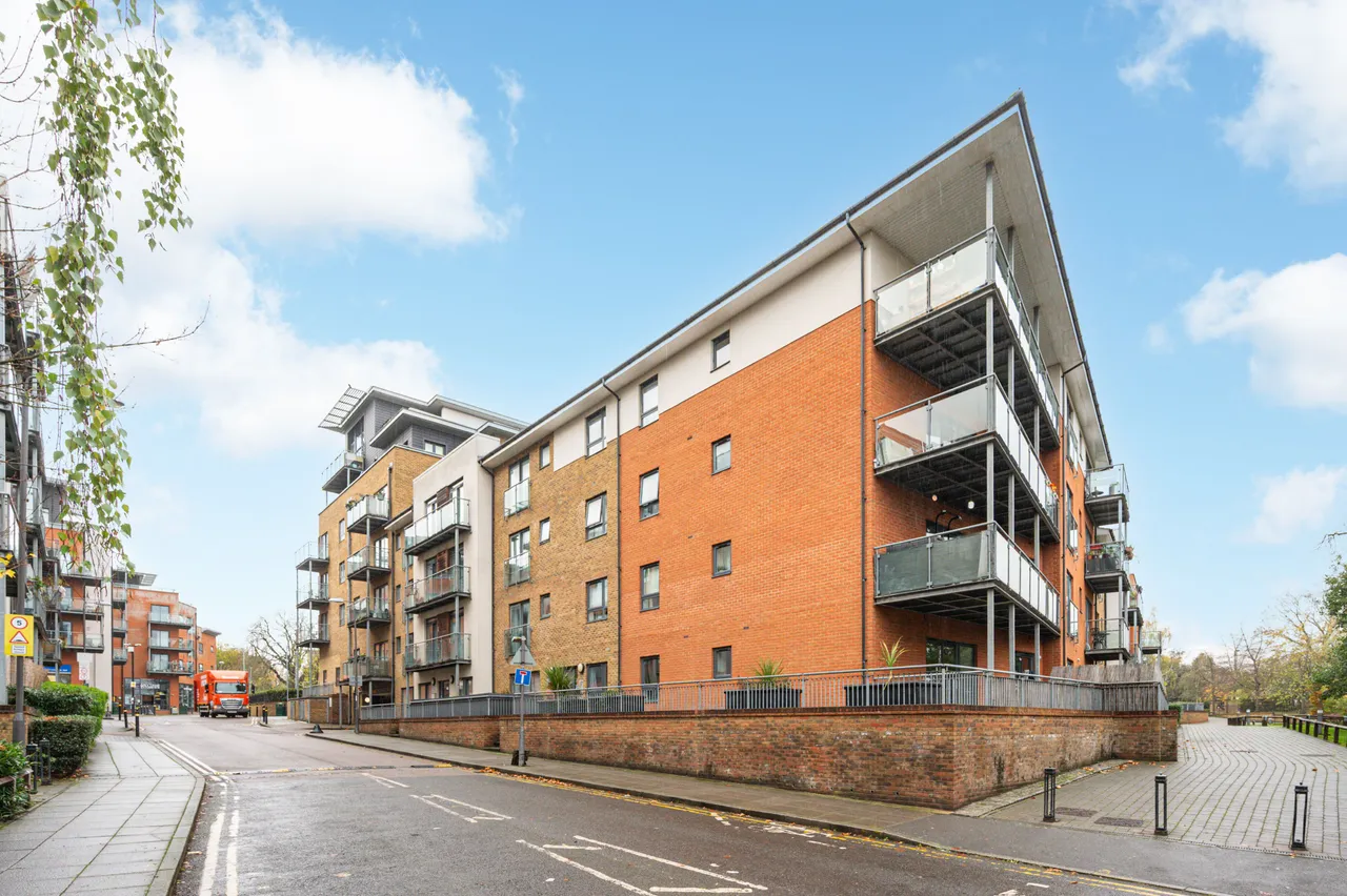 13 Catalpa Court, Hither Green Lane, London, photo 2