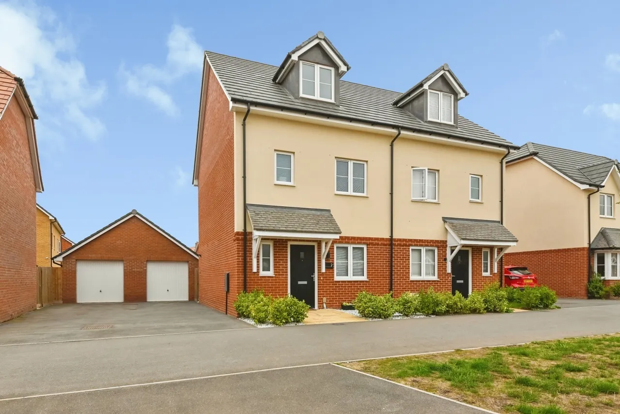 4 bed property for sale, Honeysuckle Way, Clacton-on-Sea, CO16