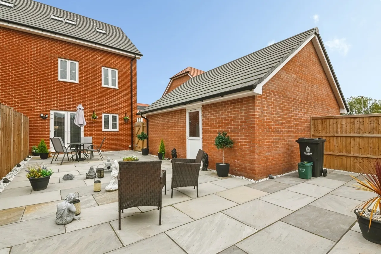 Honeysuckle Way, Clacton-on-Sea, CO16, photo 8