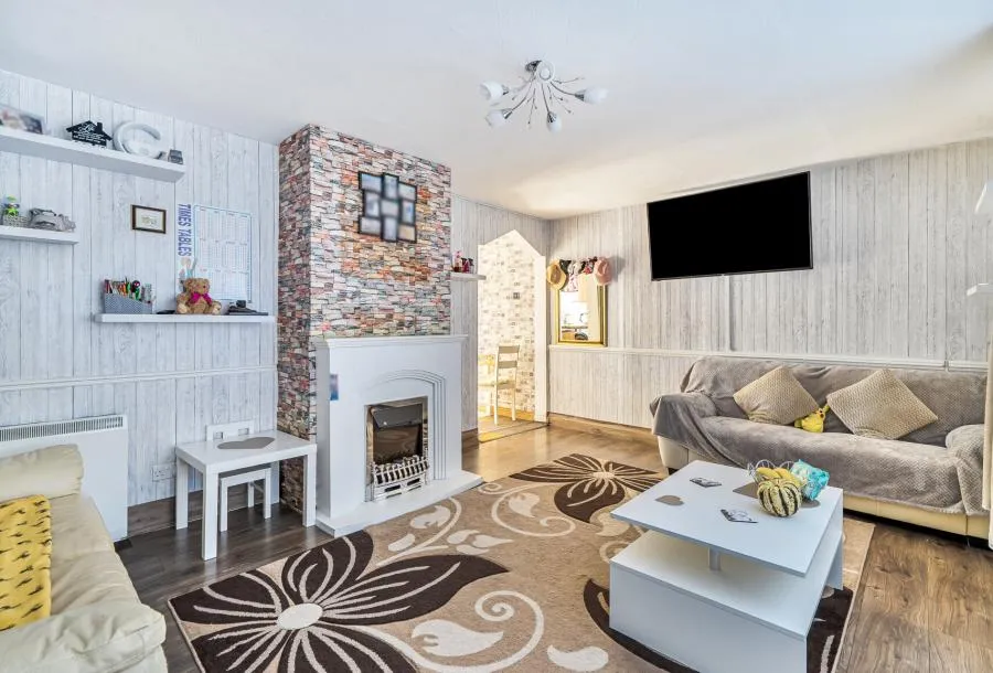 2 bed house for sale, Windsor Drive, Yate, BS37
